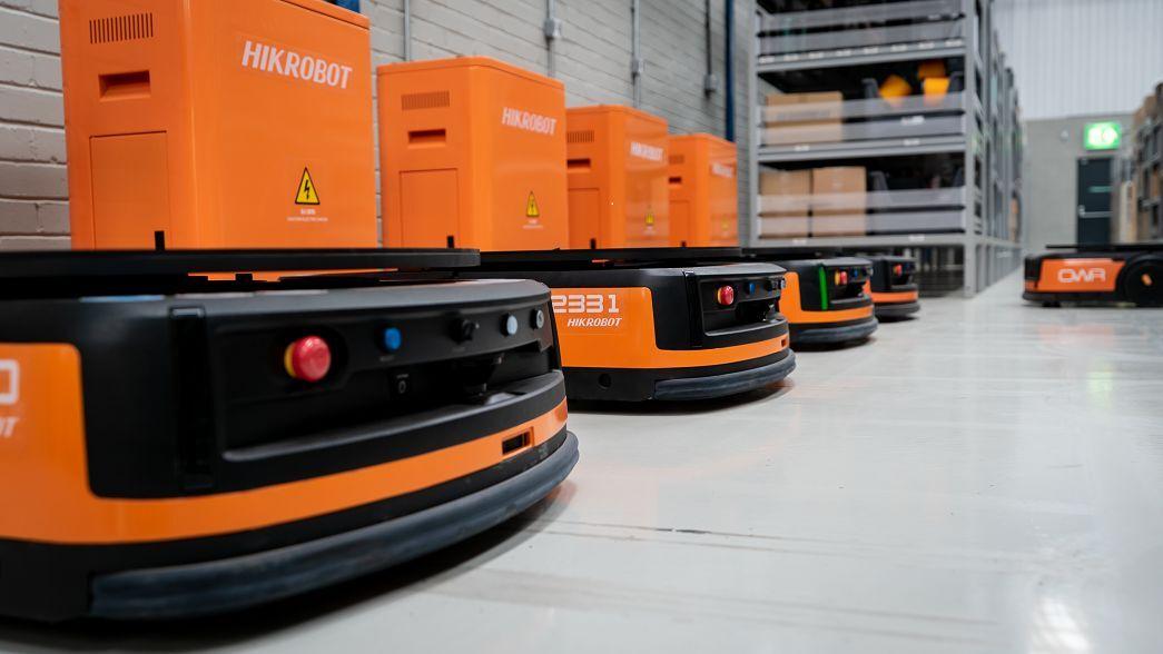 Fleet AMR HIKROBOT trong kho hàng
